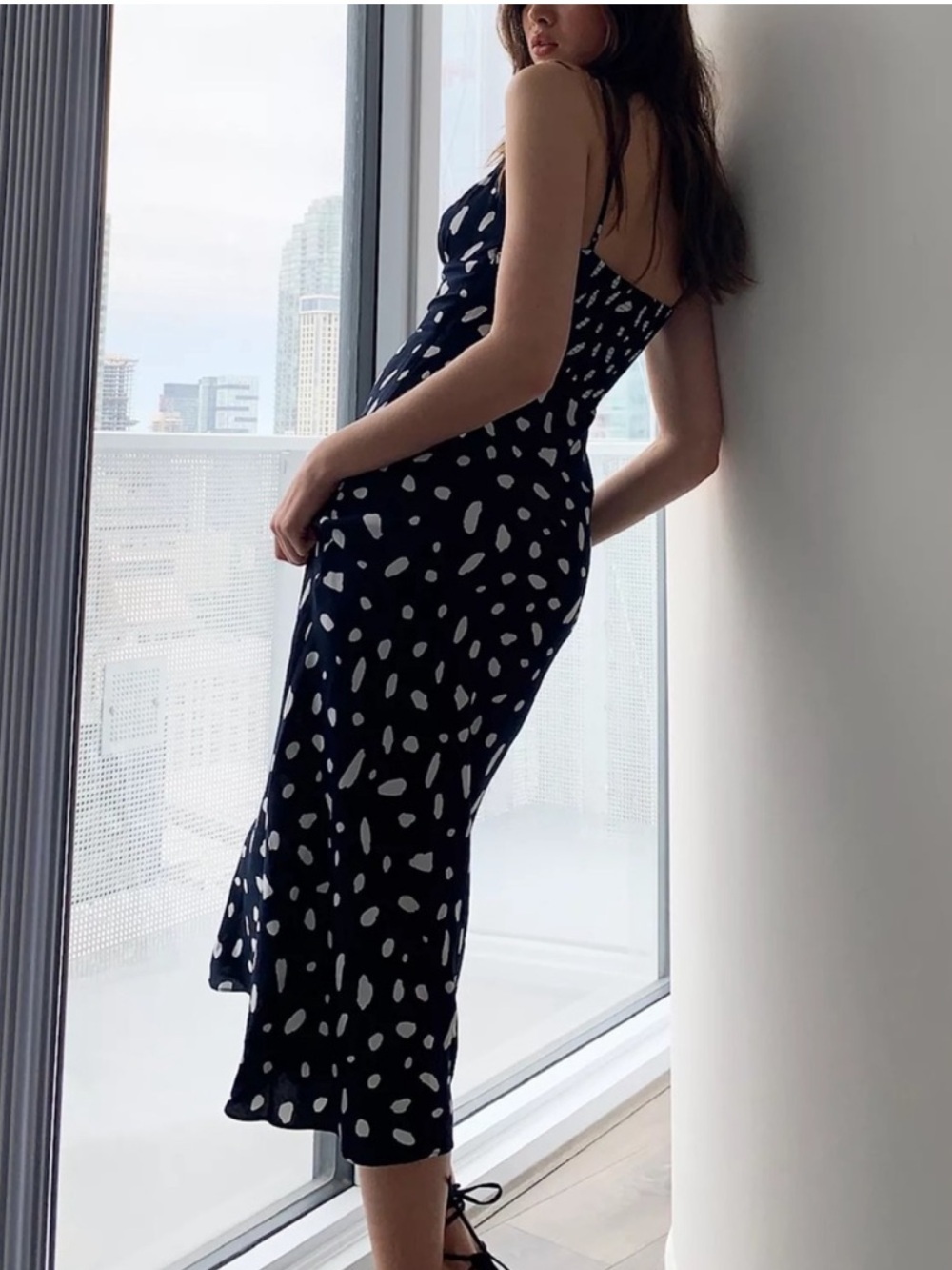 Aritzia Wilfred Bellow Dress - Picture 2 of 10